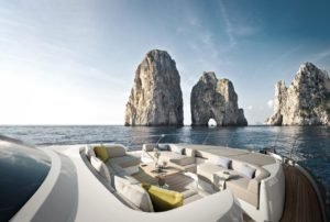 AZIMUT 78 FLY: A FLAGSHIP OF TECHNOLOGY AND STYLE! The Azimut Yachts Flybridge Collection is now joined by the new Azimut 78 flagship.