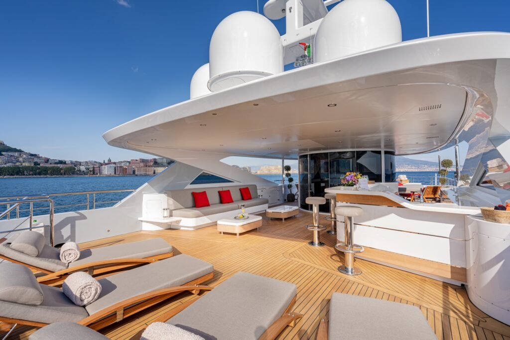 ABOUT MOTOR YACHT 2 LADIES